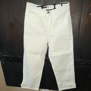 Focus Lifestyle Women's Size Petite Size 2 Cotton White Capri Jeans Rhinestone T